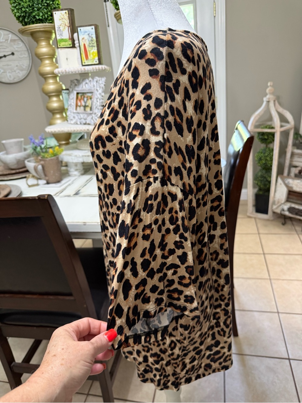 Zenana Outfitters Leopard Print Top - Beige & Gray - Picture 3 of 4